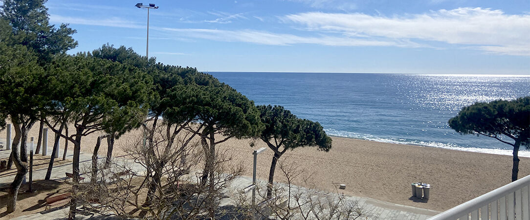 Hotel Planamar ★★★★ - Four-star beachfront escape in central Costa Brava. - Catalonia, Spain