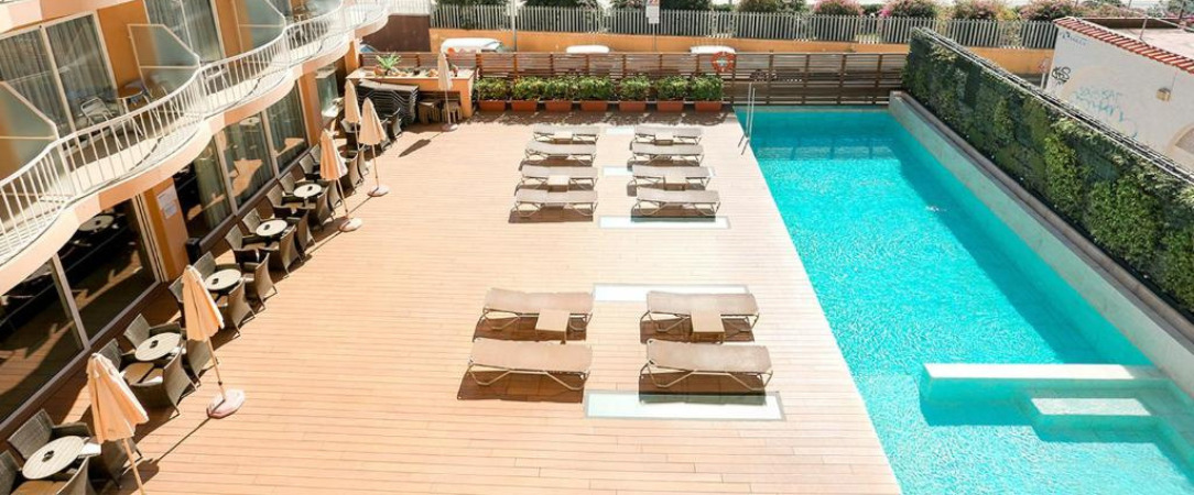 Kaktus Hôtel Volga ★★★★ - Escapade en hôtel 4 étoiles sur la côte catalane, demi-pension aux saveurs ibériques incluse. - Province de Barcelone, Espagne