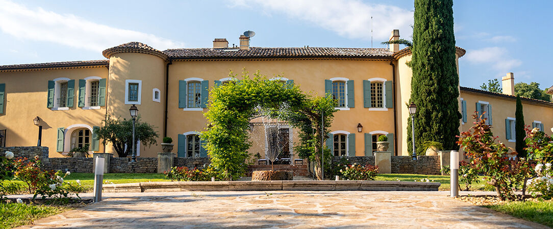 Château Les Crostes - A French Provençal chateau between land and sea. - Var, France