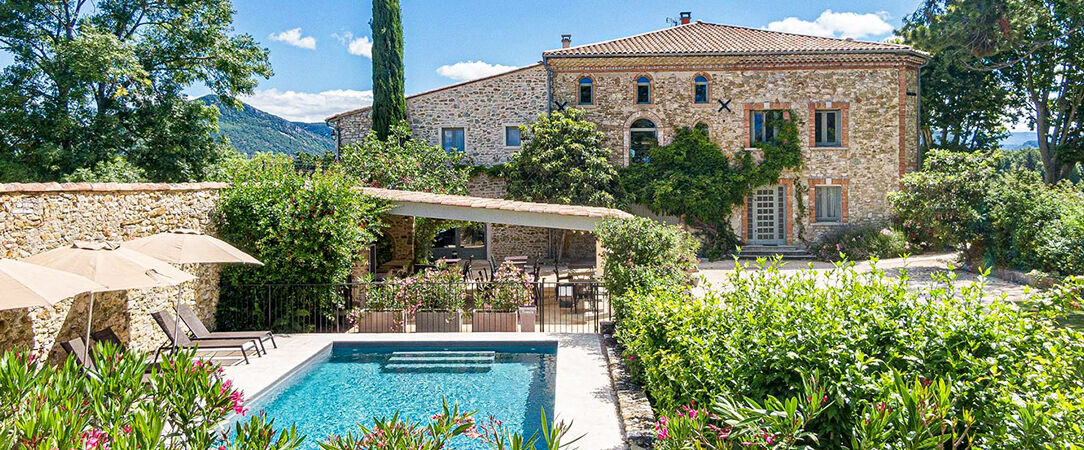 Le Château Les Oliviers de Salettes ★★★★ - A cocoon of luxury at the gates of Provence. - Drôme France