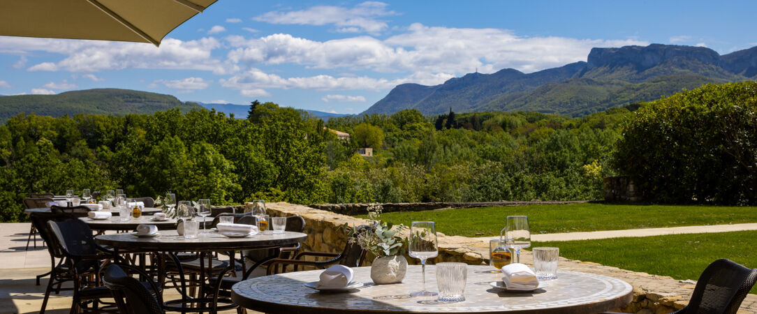 Le Château Les Oliviers de Salettes ★★★★ - A cocoon of luxury at the gates of Provence. - Drôme France