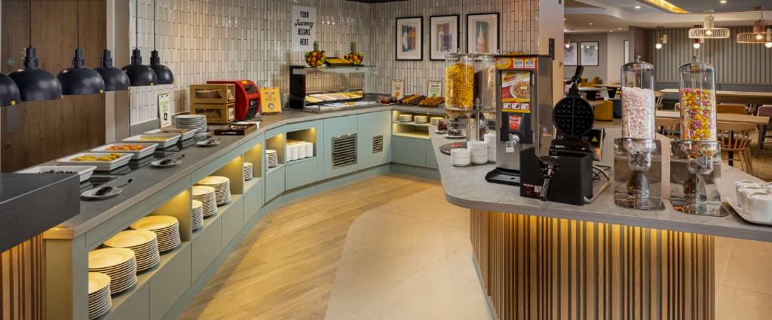 Hampton By Hilton London City ★★★★ - Stylish modern comfort near the Tower of London. - London, United Kingdom