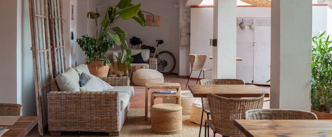 Hotel Hostal Es Niu - Refuge méditerranéen, calme, sérénité et l’enchantement des eaux turquoise de la Costa Brava. - Costa Brava, Espagne