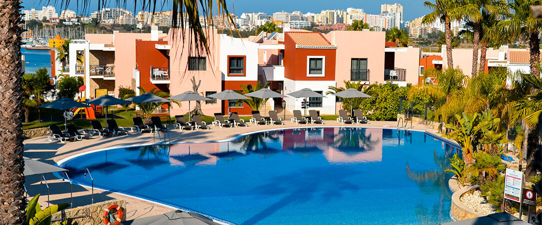 Vitor's Village ★★★★ - Un hôtel moderne avec 3 grandes piscines pour séjourner sous le soleil de l’Algarve. - Algarve, Portugal