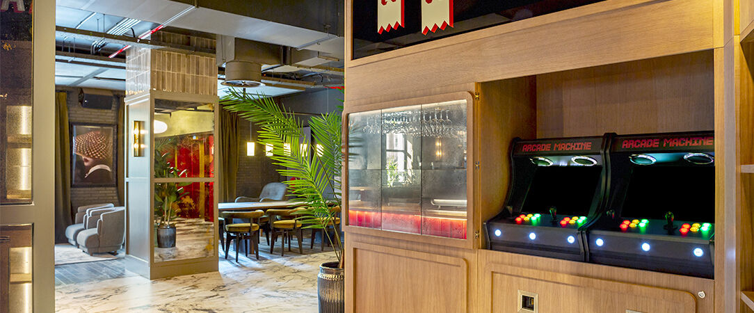 Radisson RED Madrid ★★★★ - Échappée artistique & gourmande au cœur du Triangle d’Or de Madrid. - Madrid, Espagne