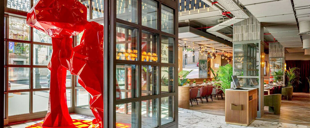 Radisson RED Madrid ★★★★ - Échappée artistique & gourmande au cœur du Triangle d’Or de Madrid. - Madrid, Espagne