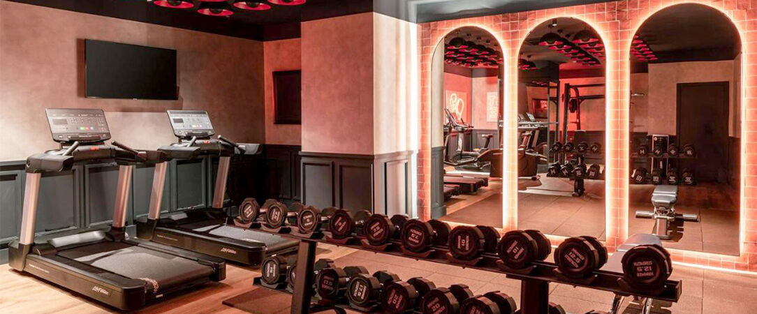 Radisson RED Madrid ★★★★ - Échappée artistique & gourmande au cœur du Triangle d’Or de Madrid. - Madrid, Espagne