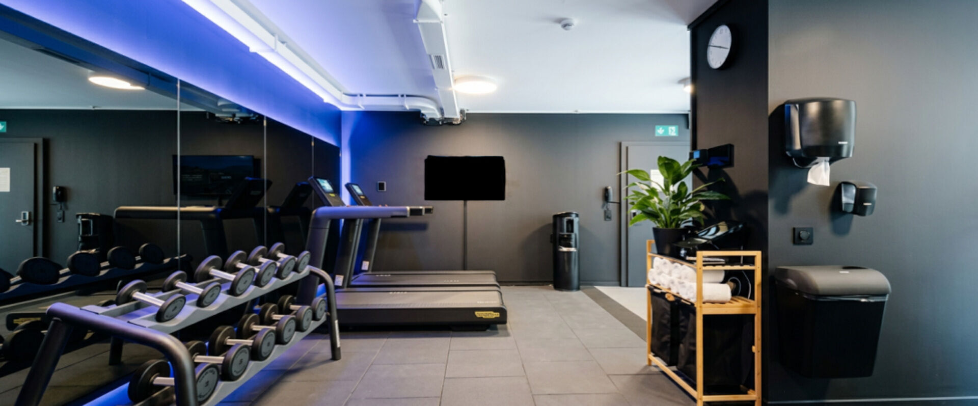 Yotel Geneva Lake ★★★★ - Discover serenity and style on the shores of Lake Geneva. - Geneva, Switzerland