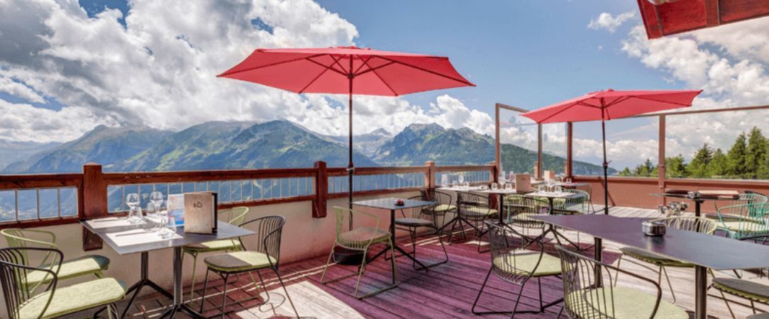 ILY Hotels & Spa La Rosière ★★★★ - Toute l’élégance d’un chalet alpin ouvert sur la nature estivale. - La Rosière, France