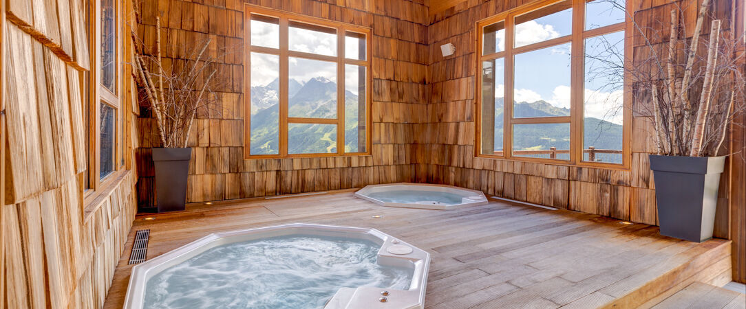 ILY Hotels & Spa La Rosière ★★★★ - Toute l’élégance d’un chalet alpin ouvert sur la nature estivale. - Savoie, France