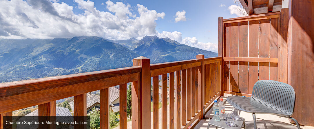 ILY Hotels & Spa La Rosière ★★★★ - Toute l’élégance d’un chalet alpin ouvert sur la nature estivale. - Savoie, France