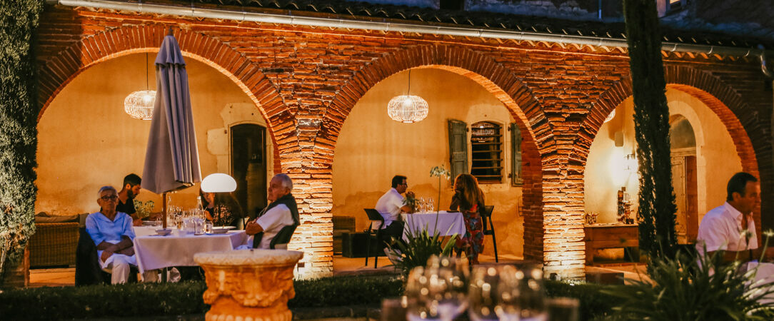 Domaine de La Monestarié - Chambres d’hôtes d’exception dans une maison aux airs de villa italienne au cœur de la campagne occitane. - Occitanie, France