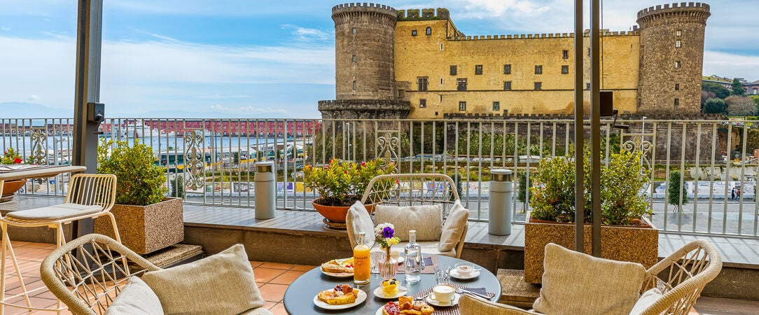 Mercure Napoli Centro Angioino ★★★★ - A modern retreat in vibrant Naples’ heart. - Naples, Italy