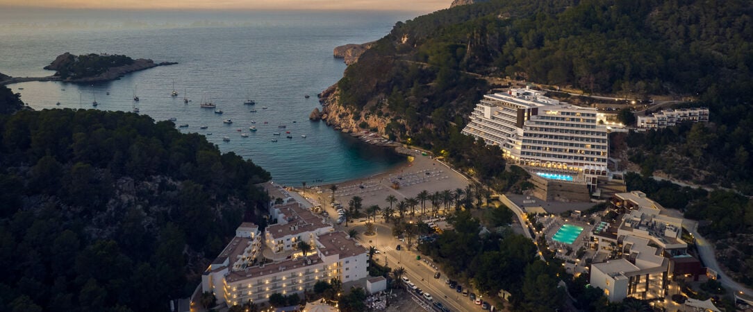 Cala San Miguel Hotel Ibiza, Curio Collection by Hilton - Adults Only ★★★★★ - Échappée de luxe à Ibiza, dans une crique entre plages de sable fin et montagnes. - Ibiza, Espagne