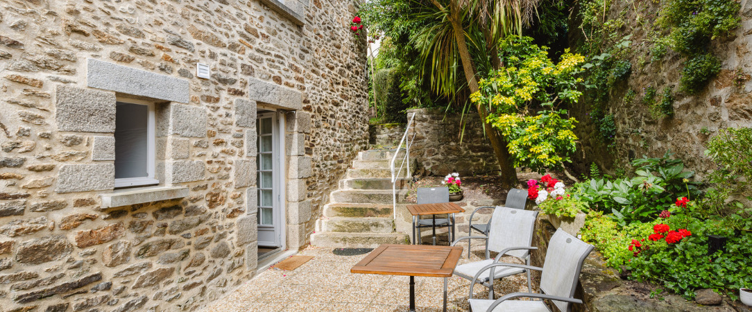 Demeures & Châteaux Hôtel de la Porte Saint Malo - Séjournez dans un havre de charme et d'histoire au cœur de Dinan. - Dinan, France