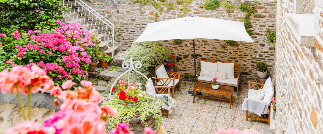 Demeures & Châteaux Hôtel de la Porte Saint Malo - Séjournez dans un havre de charme et d'histoire au cœur de Dinan. - Dinan, France