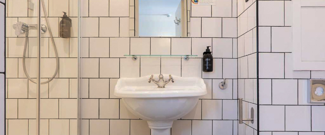 Hôtel Basss - Un séjour chaleureux, moderne & convivial au cœur de Montmartre. - Paris, France