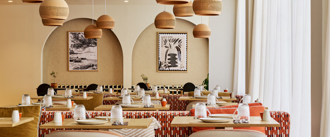 Mercure Saint Raphaël Centre Plage ★★★★ - Un hôtel moderne et confortable en front de mer à Saint Raphaël. - Saint-Raphaël, France