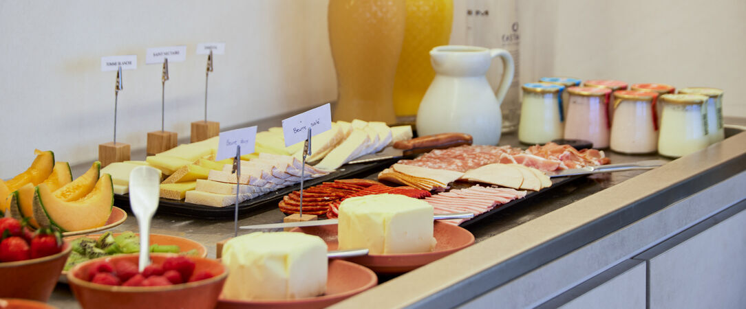 Mercure Saint Raphaël Centre Plage ★★★★ - Un hôtel moderne et confortable en front de mer à Saint Raphaël. - Saint-Raphaël, France