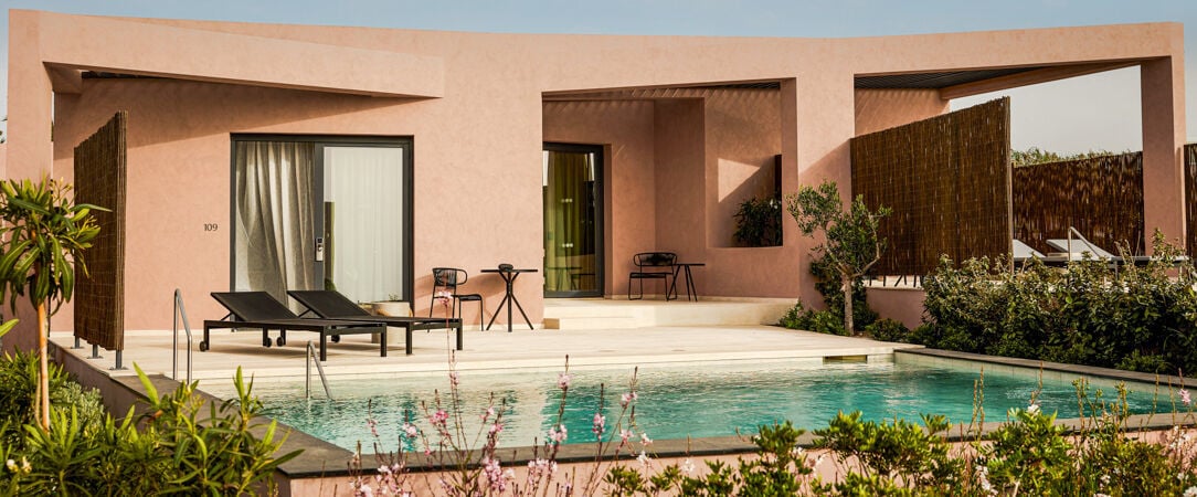 Titre du produit - Une adresse luxueuse à Santorin avec des vues merveilleuses sur l’azur de l’Égée. - Domes Novos Santorini, Autograph Collection *****