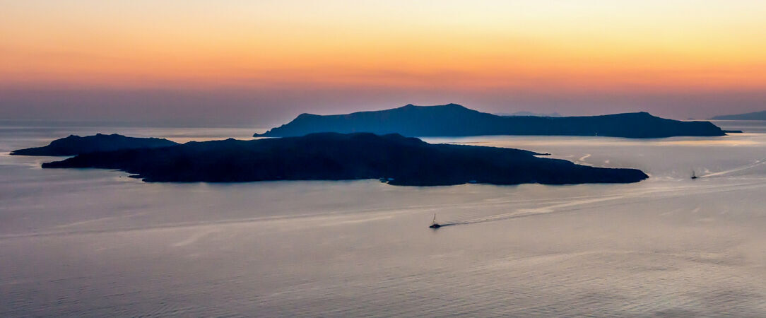 Titre du produit - Une adresse luxueuse à Santorin avec des vues merveilleuses sur l’azur de l’Égée. - Domes Novos Santorini, Autograph Collection *****