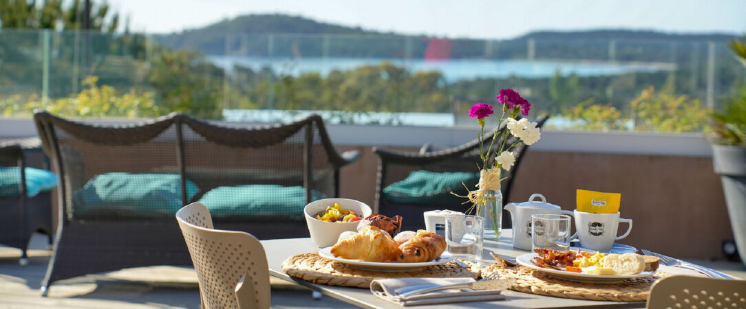 Hôtel & Résidence U PAESOLU ★★★★ - Villas et studios pleins de charme au cœur du maquis corse. - Corse, France