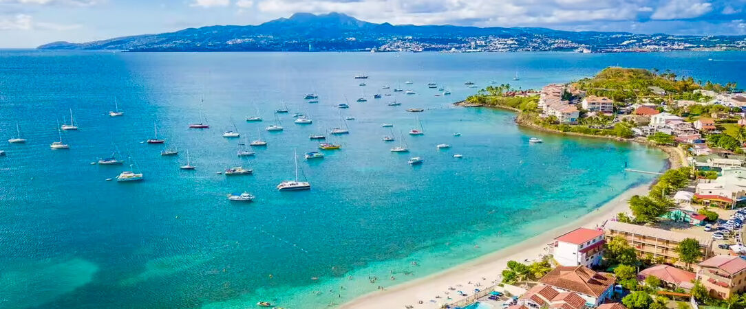 Hôtel Bambou - Une adresse cosy et colorée, les pieds dans l’eau, sur l’une des plus belles plages de la Martinique. - Les Trois-Îlets, Martinique