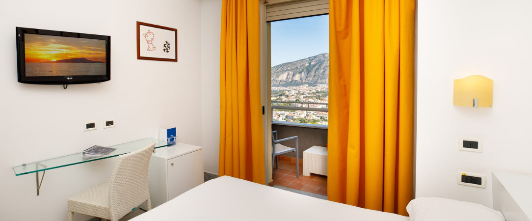 Art Hotel Gran Paradiso ★★★★ - Entre ciel et mer, séjour arty, léger séjour et méditerranéen avec une vue magnifique sur la baie de Naples. - Sorrento, Italy