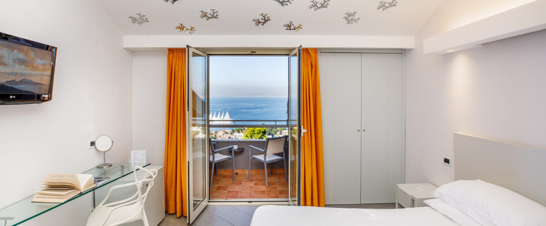 Art Hotel Gran Paradiso ★★★★ - Entre ciel et mer, séjour arty, léger séjour et méditerranéen avec une vue magnifique sur la baie de Naples. - Sorrento, Italy