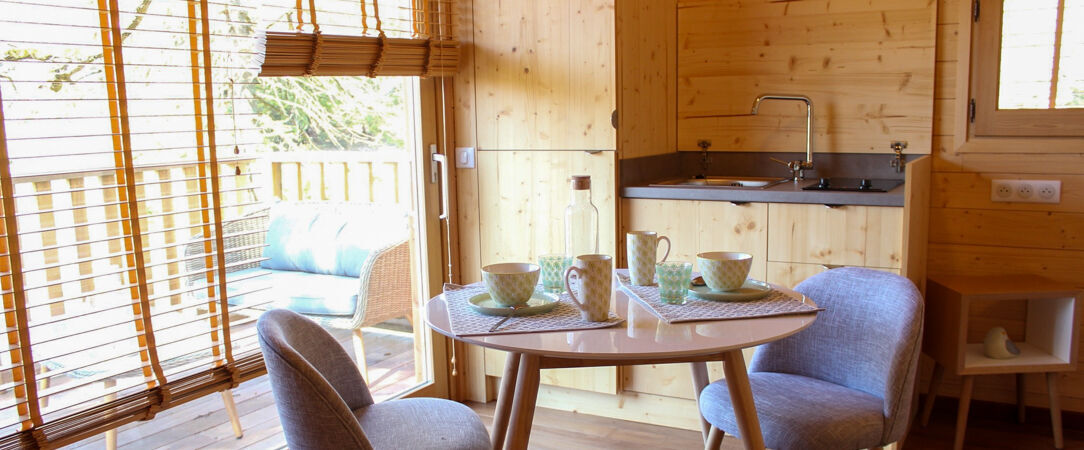 Château Mentone - Entre vignes, pins et pierres blondes, une parenthèse raffinée en Provence verte. - Saint-Antonin-du-Var, France