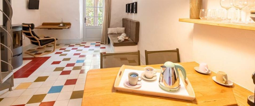 Château Mentone - Entre vignes, pins et pierres blondes, une parenthèse raffinée en Provence verte. - Saint-Antonin-du-Var, France