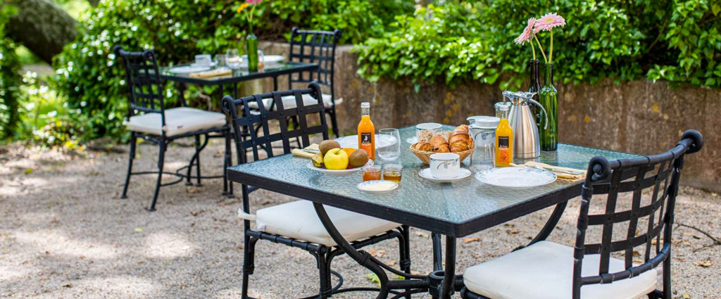 Château Mentone - Entre vignes, pins et pierres blondes, une parenthèse raffinée en Provence verte. - Var, France