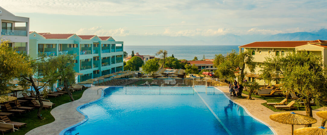 Robolla Beach Aparthotel ★★★★ - Séjour méditerranéen authentique sur la côte nord de Corfou. - Corfou, Grèce