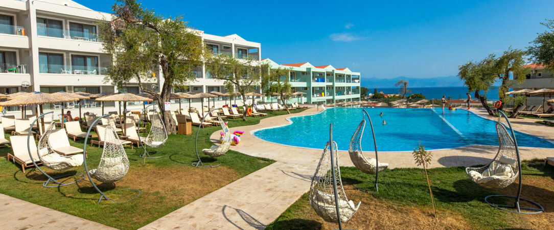 Robolla Beach Aparthotel ★★★★ - Séjour méditerranéen authentique sur la côte nord de Corfou. - Corfou, Grèce