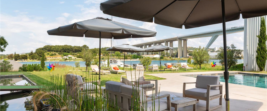 Golden Tulip Hotel & Rooftop Martigues Provence - Une halte pratique et ensoleillée entre étang, ville et mer. - Côte d'Azur, France