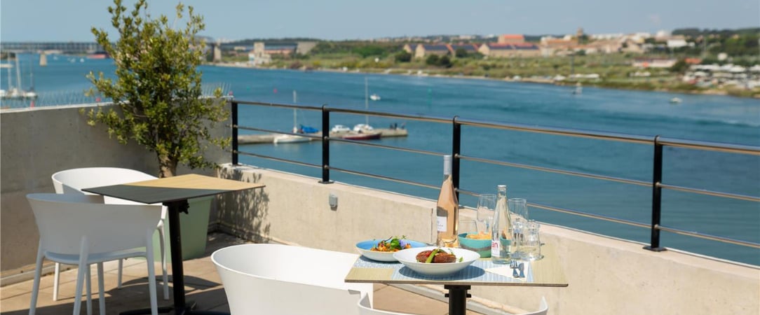 Golden Tulip Hotel & Rooftop Martigues Provence - Une halte pratique et ensoleillée entre étang, ville et mer. - Martigues, France