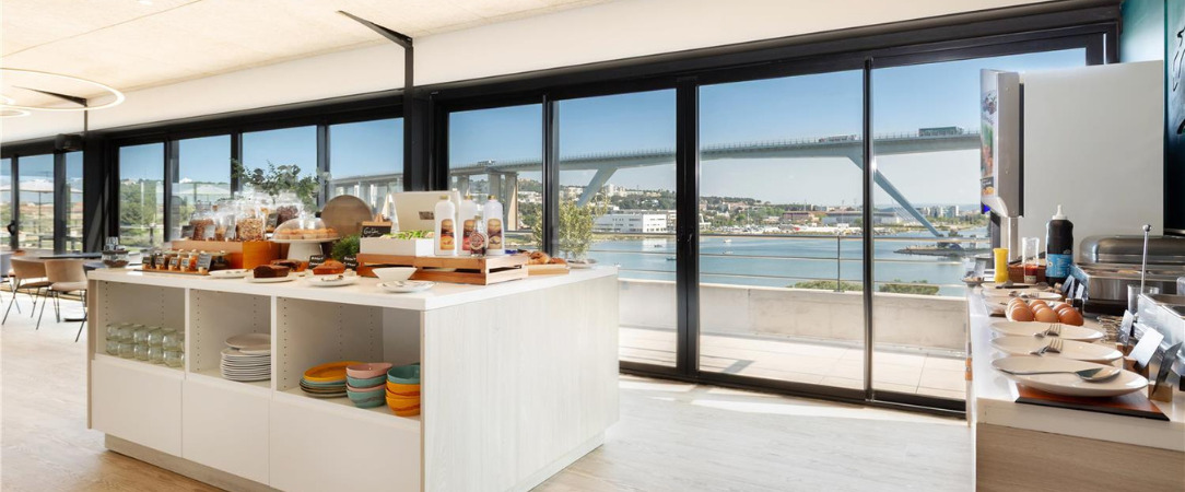 Golden Tulip Hotel & Rooftop Martigues Provence - Dernière minute - Une halte pratique et ensoleillée entre étang, ville et mer. - Martigues, France