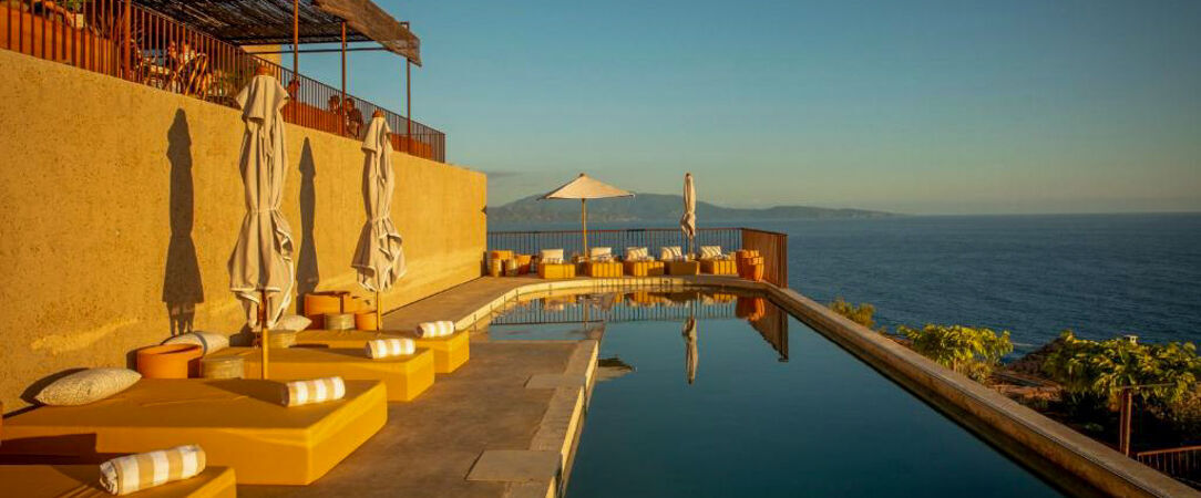 Hôtel Mylos – Cargèse ★★★★ - Une adresse cosy en Corse pour un éveil des sens avec vue mer à l’ombre des pins. - Cargèse, France