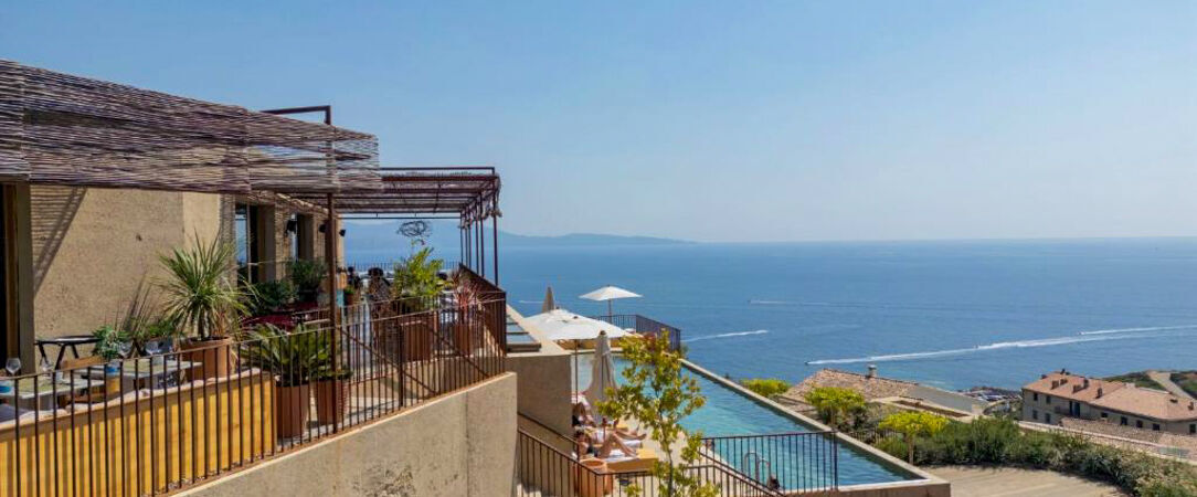 Hôtel Mylos – Cargèse ★★★★ - Une adresse cosy en Corse pour un éveil des sens avec vue mer à l’ombre des pins. - Corse, France