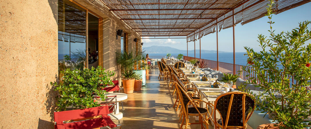 Hôtel Mylos – Cargèse ★★★★ - Une adresse cosy en Corse pour un éveil des sens avec vue mer à l’ombre des pins. - Corse, France