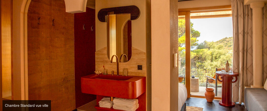 Hôtel Mylos – Cargèse ★★★★ - Une adresse cosy en Corse pour un éveil des sens avec vue mer à l’ombre des pins. - Corse, France