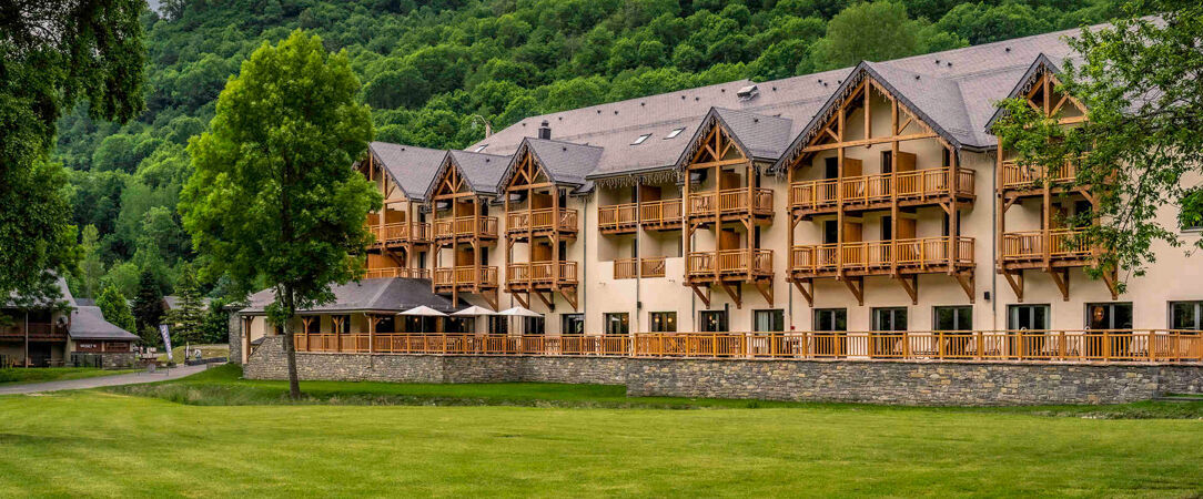 Mercure Peyragudes Loudenvielle Pyrénées ★★★★ - Immersion montagnarde et expérience authentique dans un chalet au cœur de la vallée du Louron dans les Pyrénées. - Hautes-Pyrénées, France