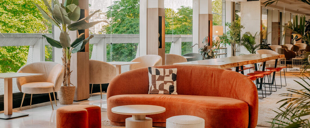 Novotel Paris Centre Tour Eiffel ★★★★ - Une adresse contemporaine sur les quais de Seine, idéale pour explorer Paris à pied. - Paris, France