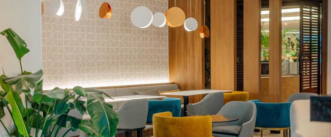 Novotel Paris Centre Tour Eiffel ★★★★ - Une adresse contemporaine sur les quais de Seine, idéale pour explorer Paris à pied. - Paris, France