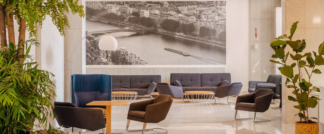 Novotel Paris Centre Tour Eiffel ★★★★ - Une adresse contemporaine sur les quais de Seine, idéale pour explorer Paris à pied. - Paris, France