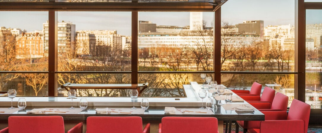Novotel Paris Centre Tour Eiffel ★★★★ - Une adresse contemporaine sur les quais de Seine, idéale pour explorer Paris à pied. - Paris, France