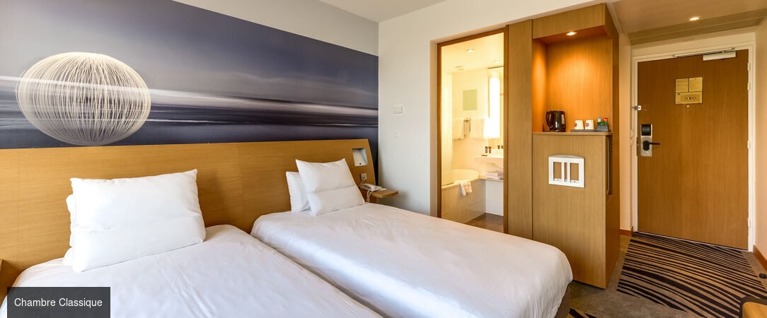 Novotel Paris Centre Tour Eiffel ★★★★ - Une adresse contemporaine sur les quais de Seine, idéale pour explorer Paris à pied. - Paris, France
