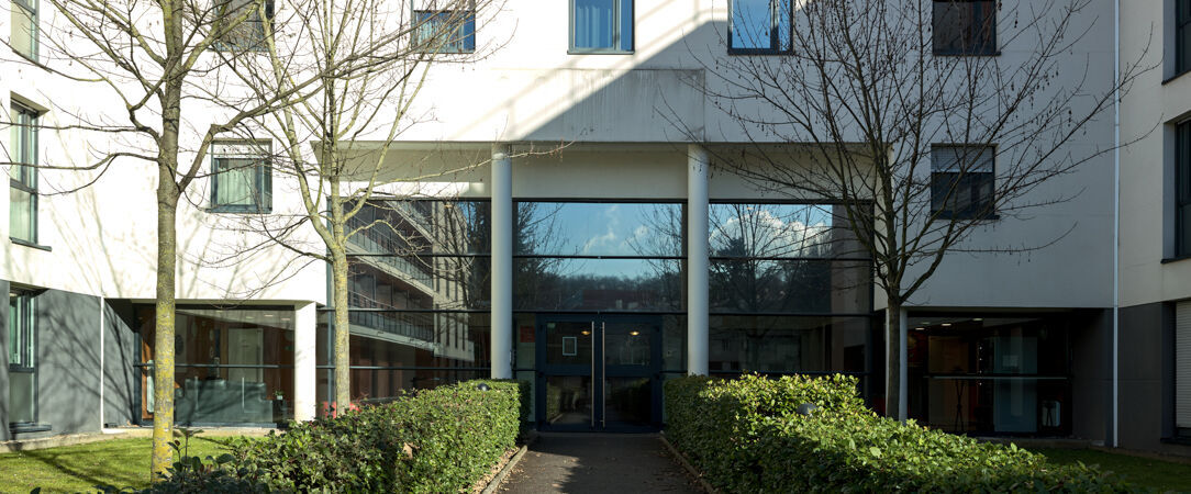 Comfort Aparthotel Versailles, St-Cyr l’École - Studios et appartements modernes, bien équipés dans une bulle de confort bien située à Versailles. - Yvelines, France