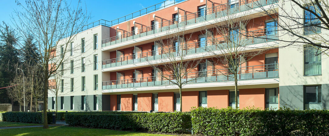Comfort Aparthotel Versailles, St-Cyr l’École - Studios et appartements modernes, bien équipés dans une bulle de confort bien située à Versailles. - Yvelines, France
