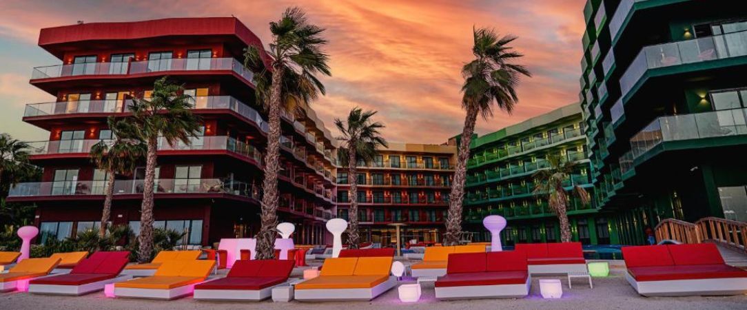 Voco Monaco  Dubaï ★★★★★ - Adults Only - Escapade d’exception à Dubaï sur les World Islands, où luxe, fête et horizons marins se rencontrent. - Dubaï, Émirats arabes unis